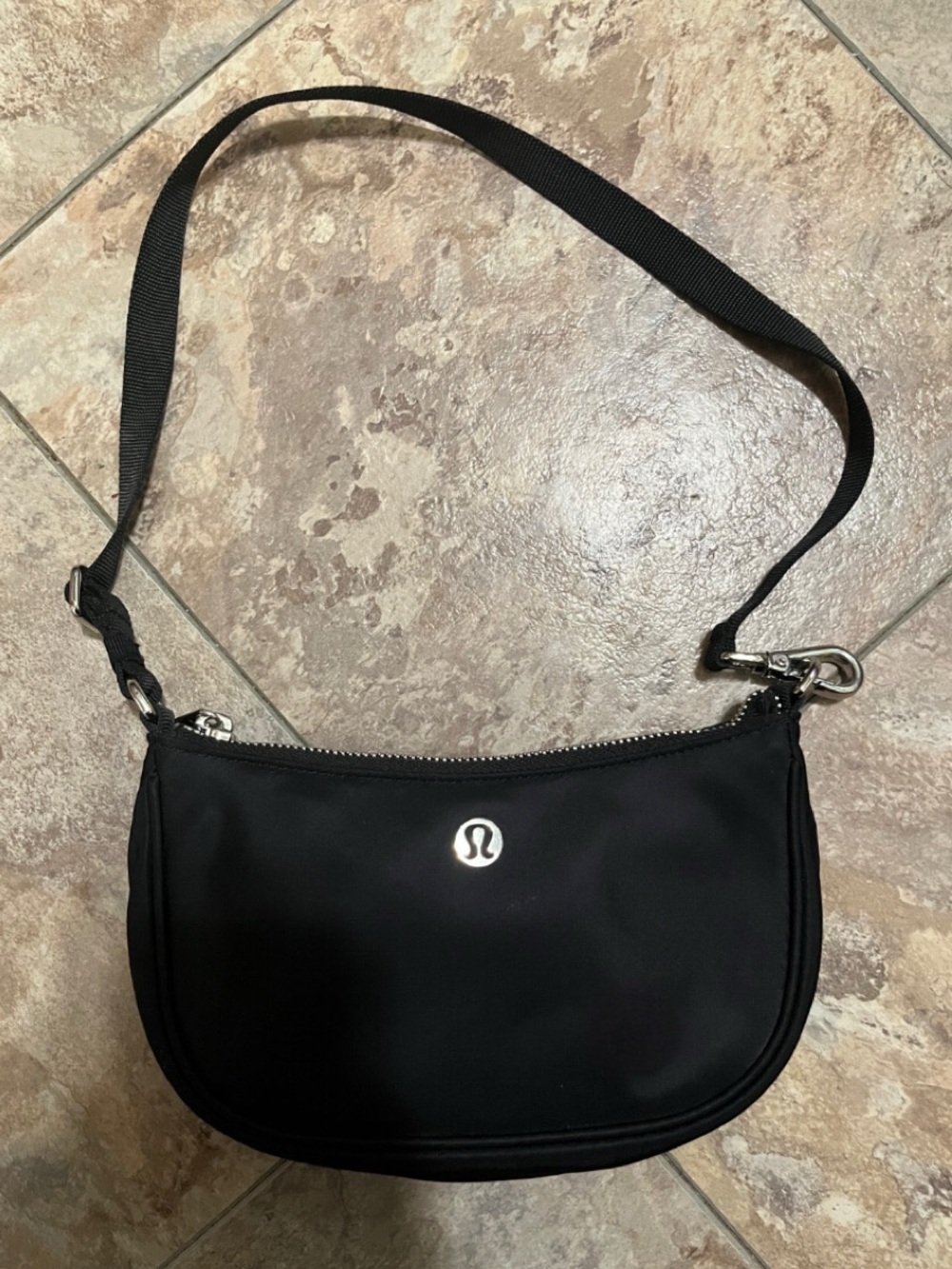 Lululemon Athletica City Essentials Mini Shoulder Bag 1L - Picture 2 of 5